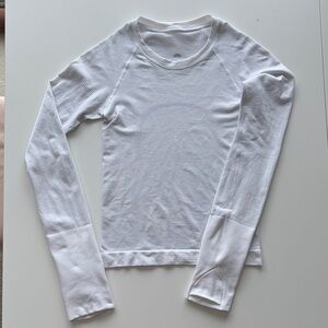 Lulu Lemon Swiftly Tech White Long Sleeve Ribbed Crewneck Top